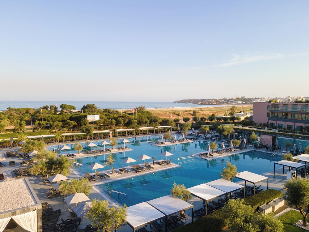 Vila Gale Lagos Resort Hotel — Swimming pool in Lagos, Faro