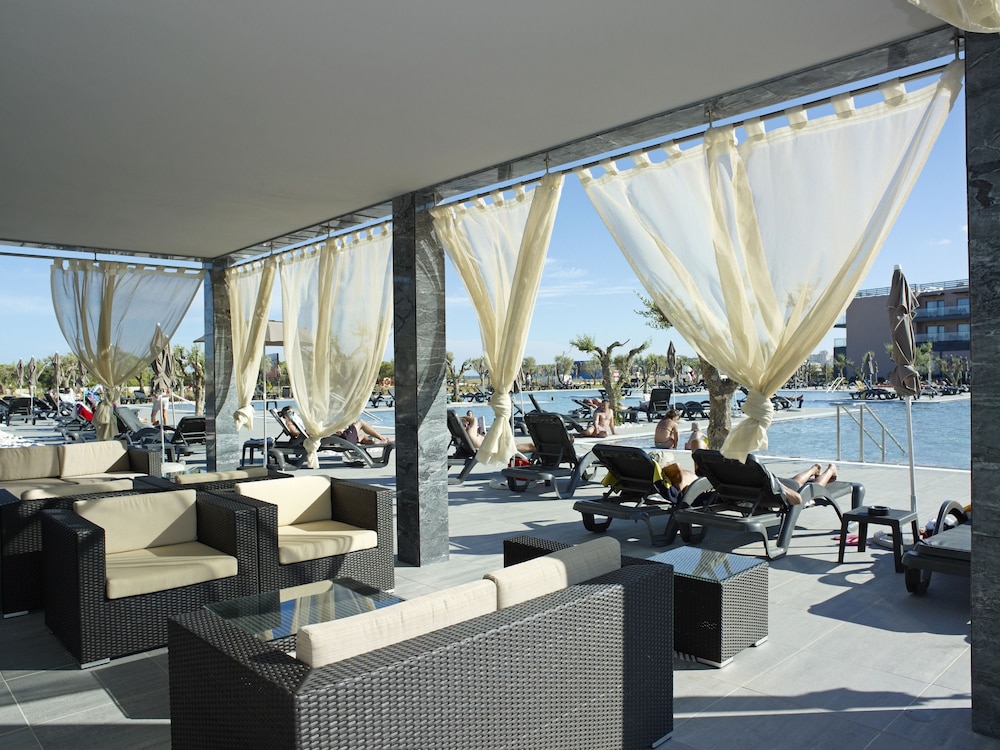 Vila Gale Lagos Resort Hotel — Swimming pool in Lagos, Faro