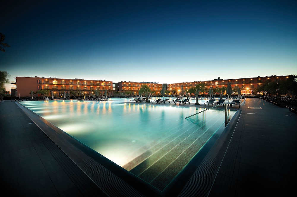 Vila Gale Lagos Resort Hotel — Swimming pool in Lagos, Faro