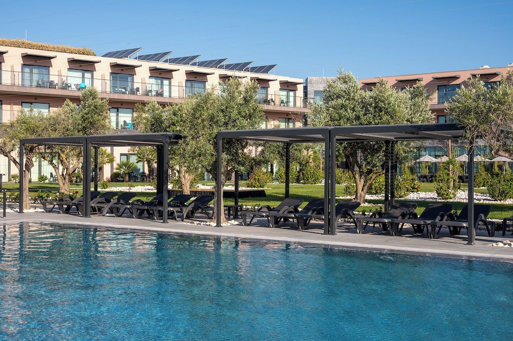 Vila Gale Lagos Resort Hotel — Swimming pool in Lagos, Faro