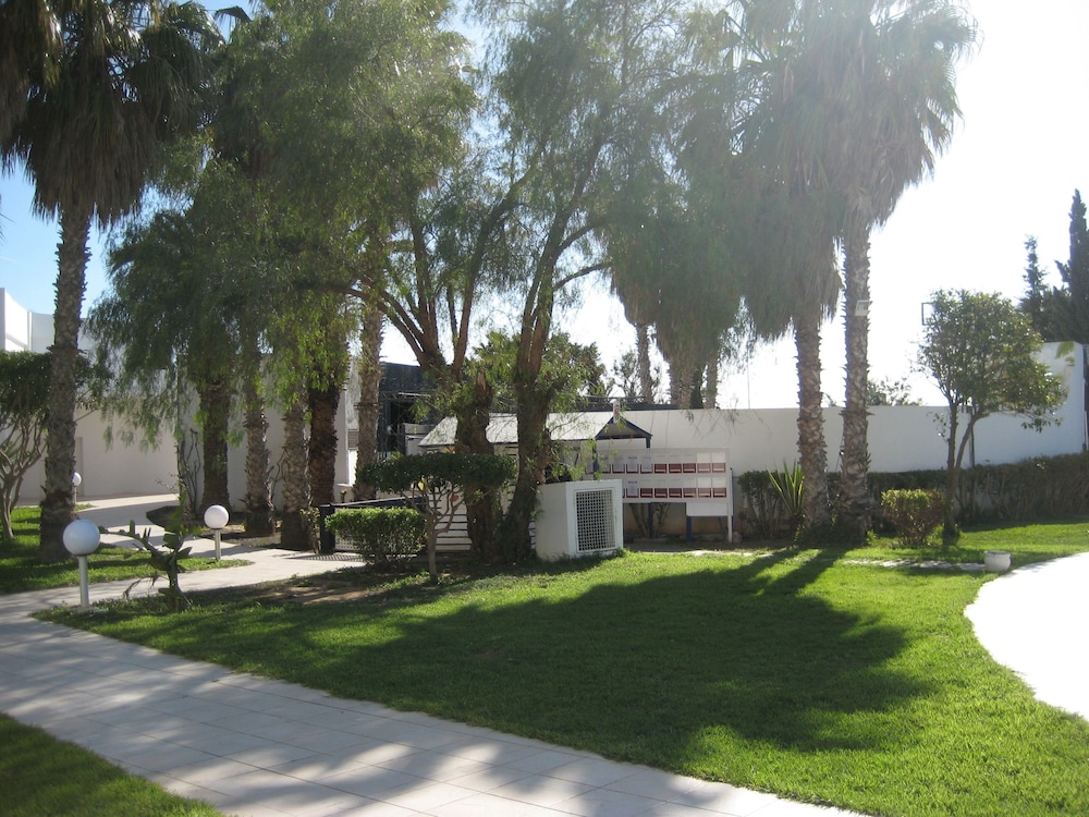 Yadis Hammamet Club — Hotel building in Hammamet, Nabeul