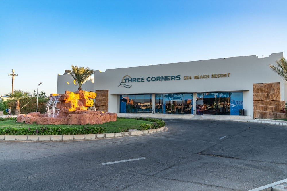 Three Corners Sea Beach Resort — Hotel building in El Quseir, Red Sea