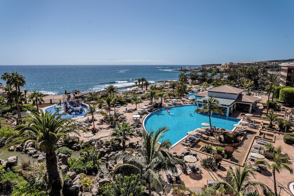 H10 Costa Adeje Palace — Swimming pool in Costa Adeje, Canary Islands