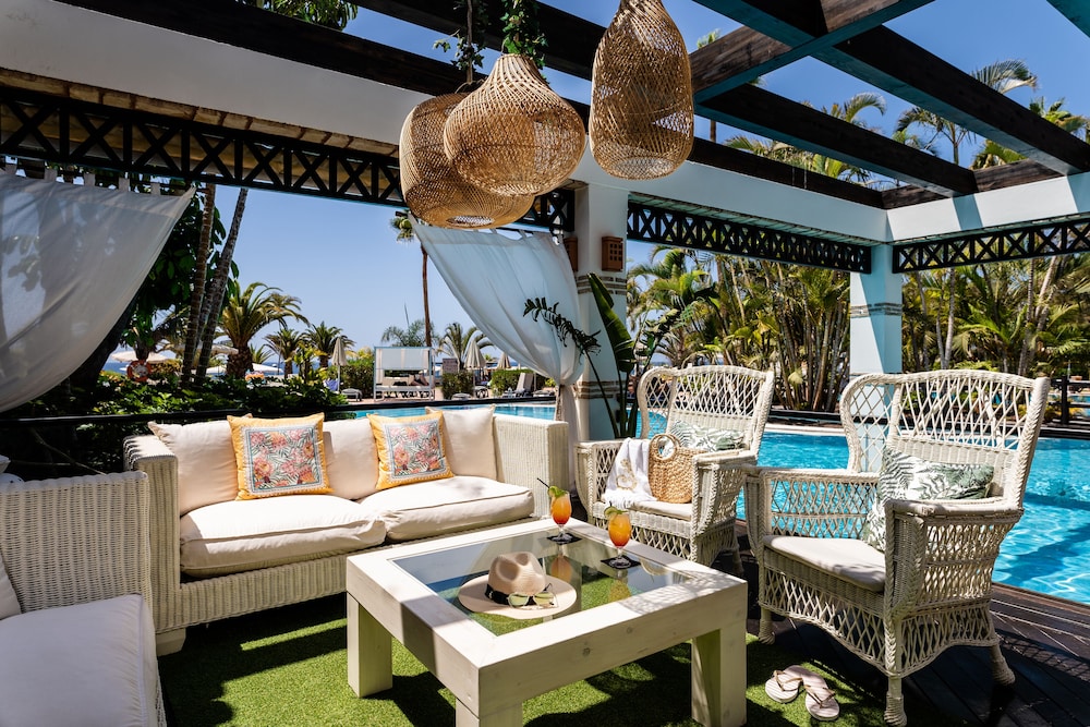 H10 Costa Adeje Palace — Swimming pool in Costa Adeje, Canary Islands