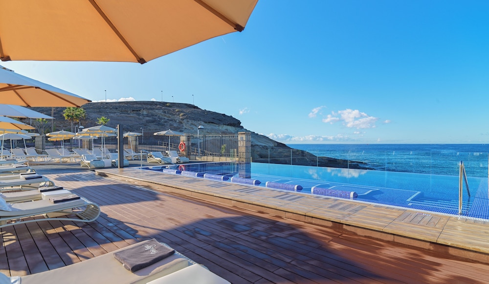 H10 Costa Adeje Palace — Swimming pool in Costa Adeje, Canary Islands