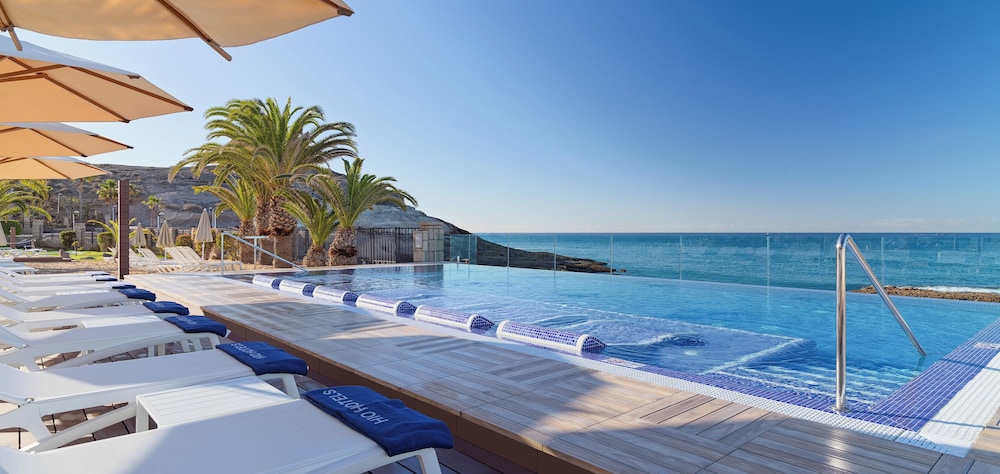 H10 Costa Adeje Palace — Swimming pool in Costa Adeje, Canary Islands