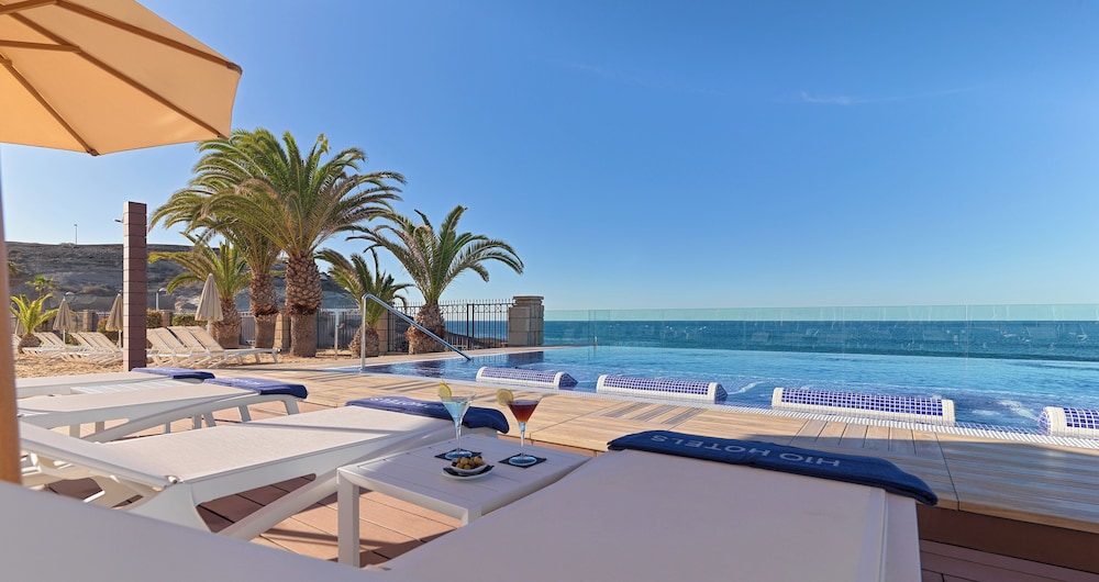 H10 Costa Adeje Palace — Swimming pool in Costa Adeje, Canary Islands