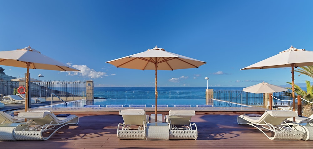 H10 Costa Adeje Palace — Swimming pool in Costa Adeje, Canary Islands