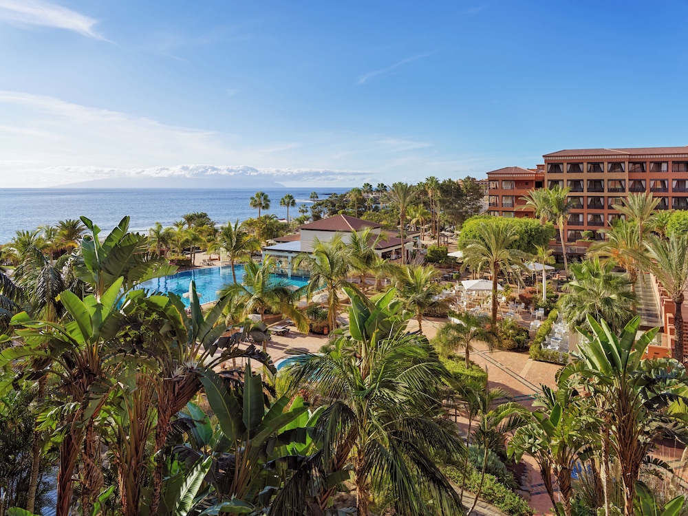 H10 Costa Adeje Palace — Swimming pool in Costa Adeje, Canary Islands
