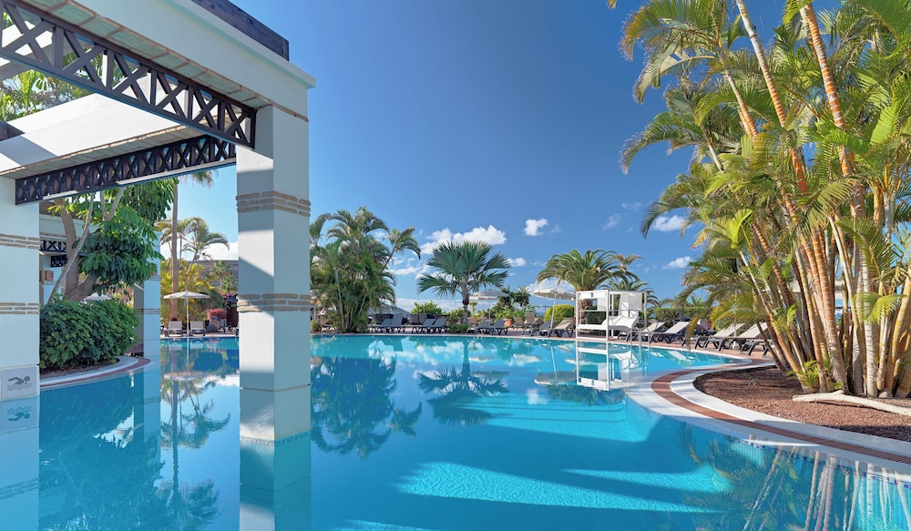 H10 Costa Adeje Palace — Swimming pool in Costa Adeje, Canary Islands