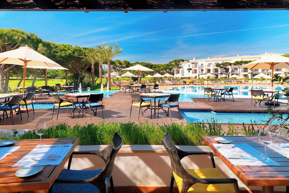 Pine Cliffs Hotel, a Luxury Collection Resort, Algarve — Restaurant & bars in Albufeira, Faro