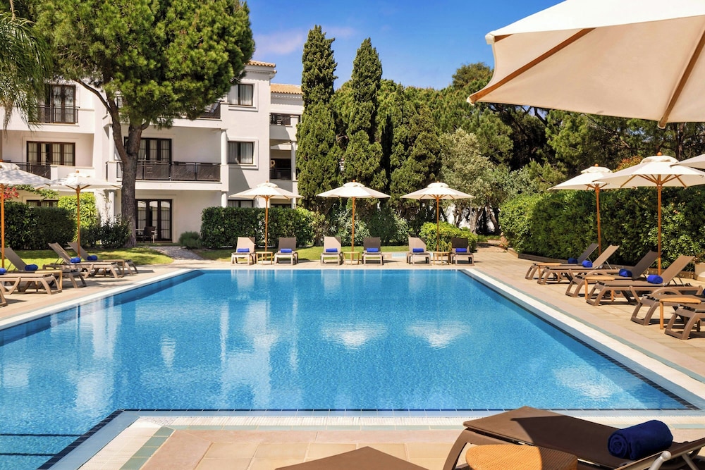 Pine Cliffs Hotel, a Luxury Collection Resort, Algarve — Swimming pool in Albufeira, Faro