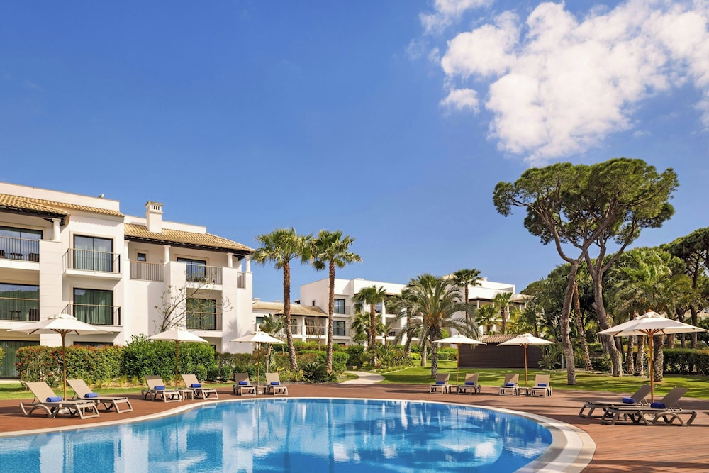 Pine Cliffs Hotel, a Luxury Collection Resort, Algarve — Swimming pool in Albufeira, Faro
