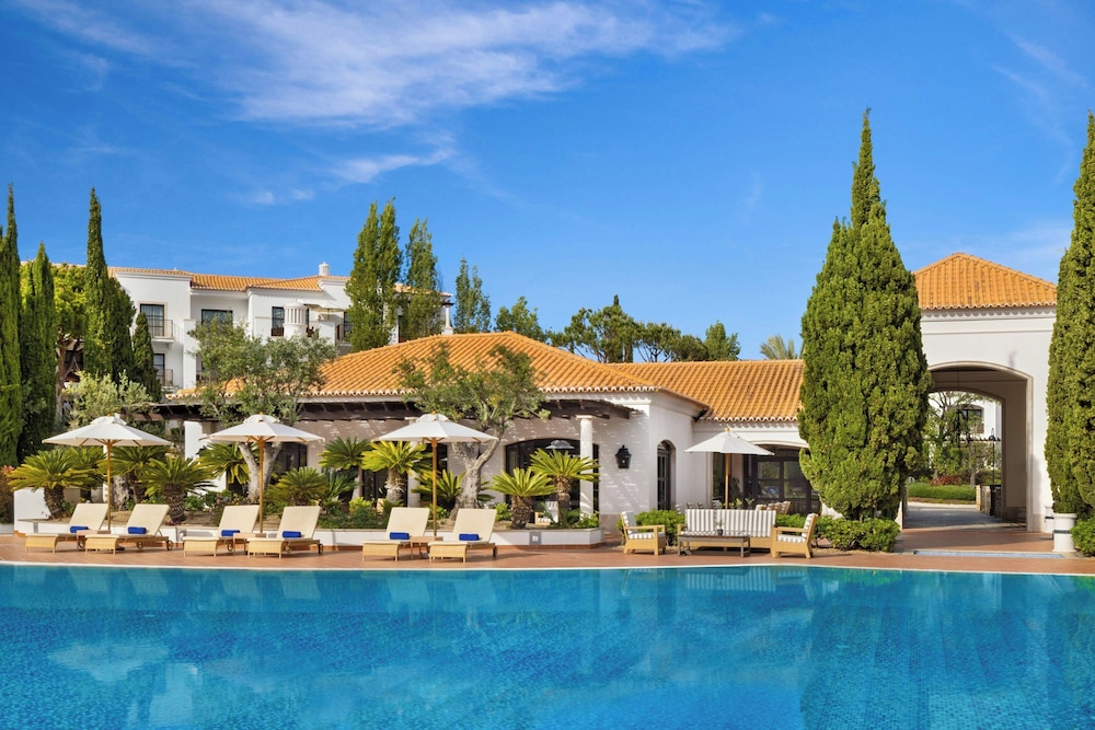 Pine Cliffs Hotel, a Luxury Collection Resort, Algarve — Swimming pool in Albufeira, Faro