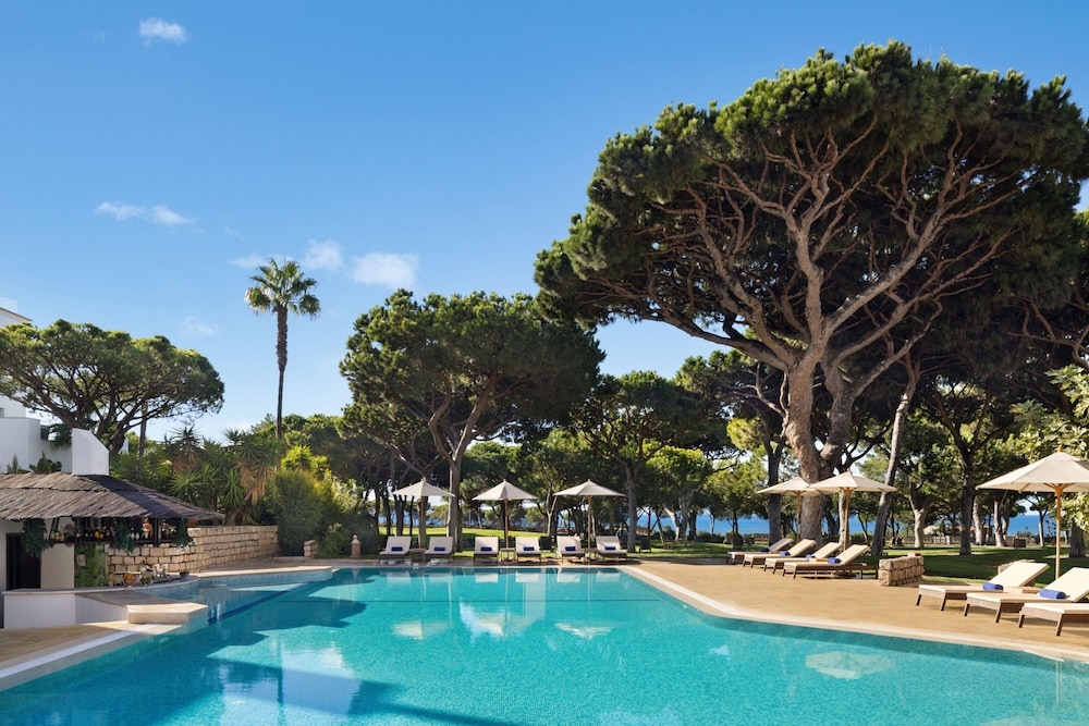 Pine Cliffs Hotel, a Luxury Collection Resort, Algarve — Swimming pool in Albufeira, Faro