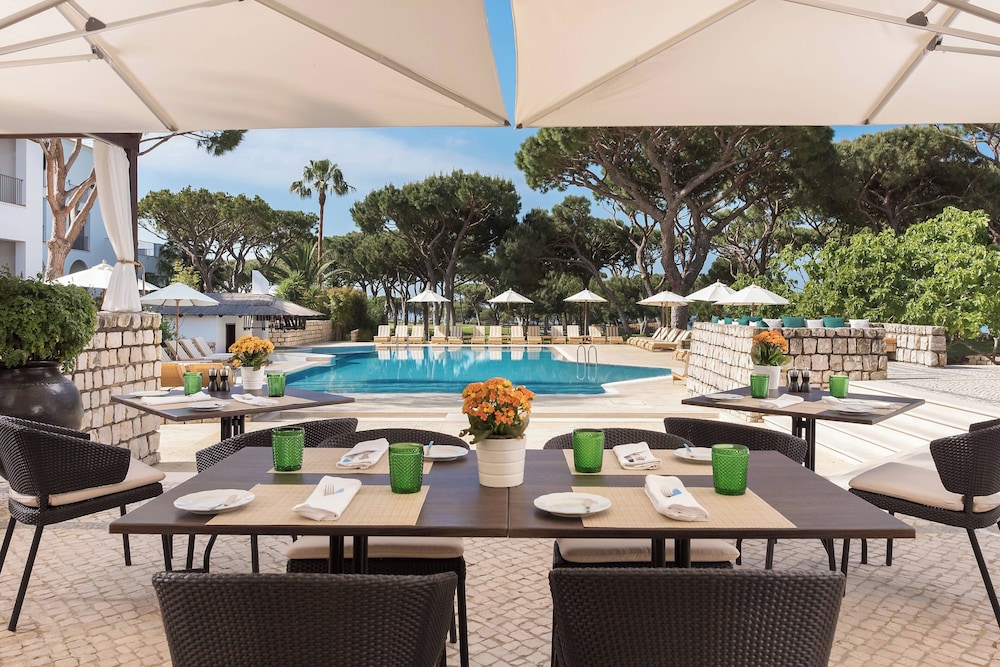 Pine Cliffs Hotel, a Luxury Collection Resort, Algarve — Restaurant & bars in Albufeira, Faro