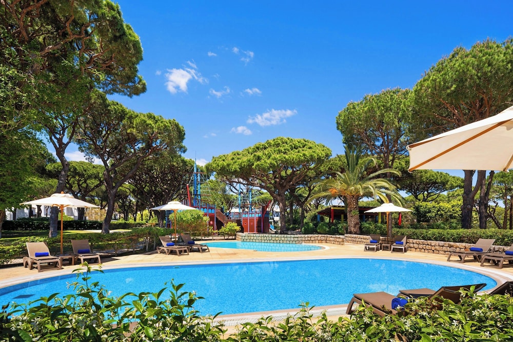 Pine Cliffs Hotel, a Luxury Collection Resort, Algarve — Swimming pool in Albufeira, Faro