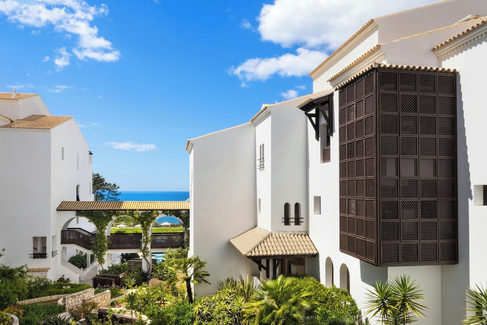 Pine Cliffs Hotel, a Luxury Collection Resort, Algarve — Hotel building in Albufeira, Faro
