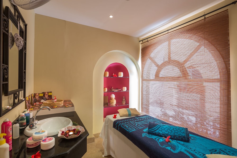 Turtle's Inn — Hotel rooms in El Gouna, Red Sea