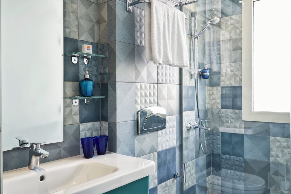 Turtle's Inn — Hotel rooms in El Gouna, Red Sea