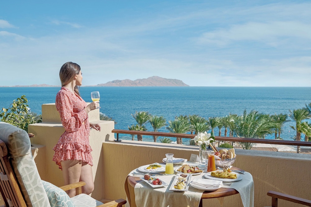 Four Seasons Resort Sharm EL Sheikh — Restaurant & bars in Sharm El Sheikh, South Sinai