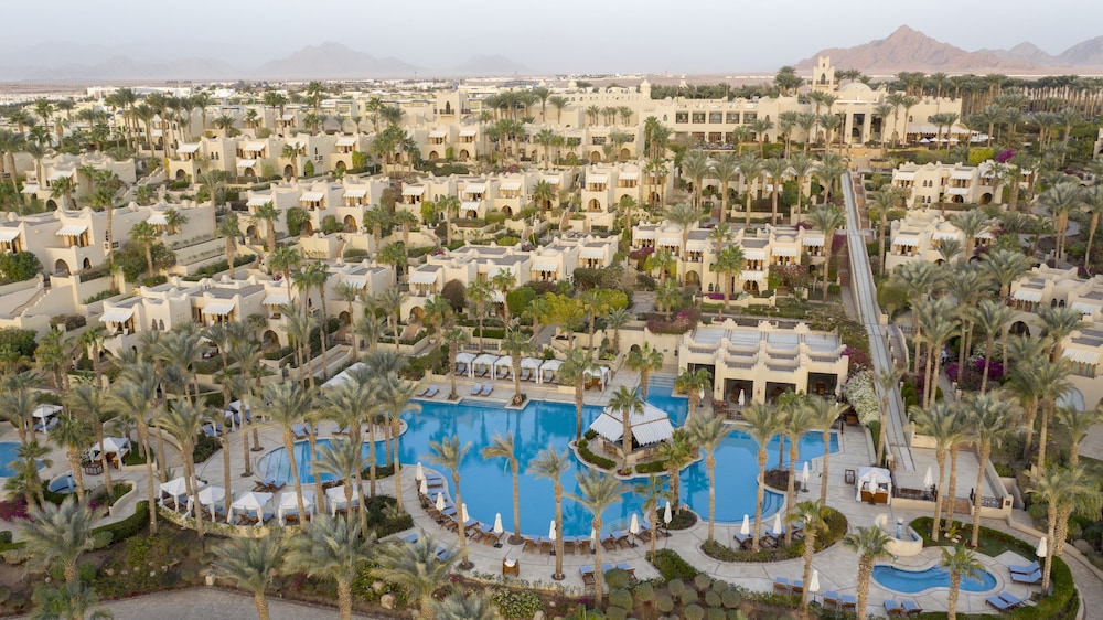 Four Seasons Resort Sharm EL Sheikh — Swimming pool in Sharm El Sheikh, South Sinai