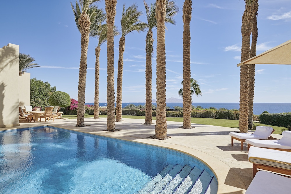 Four Seasons Resort Sharm EL Sheikh — Swimming pool in Sharm El Sheikh, South Sinai