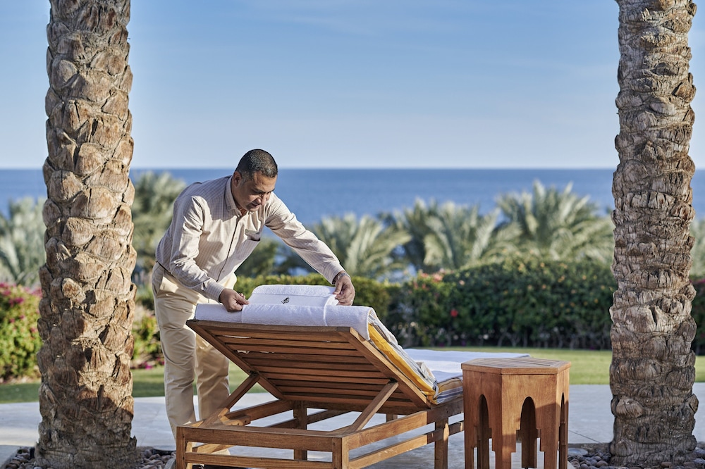 Four Seasons Resort Sharm EL Sheikh — Beach in Sharm El Sheikh, South Sinai