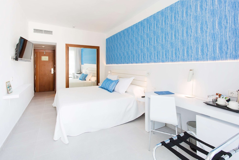 Reverence Life Hotel - Adults Only — Hotel rooms in Santa Ponca, Balearic Islands