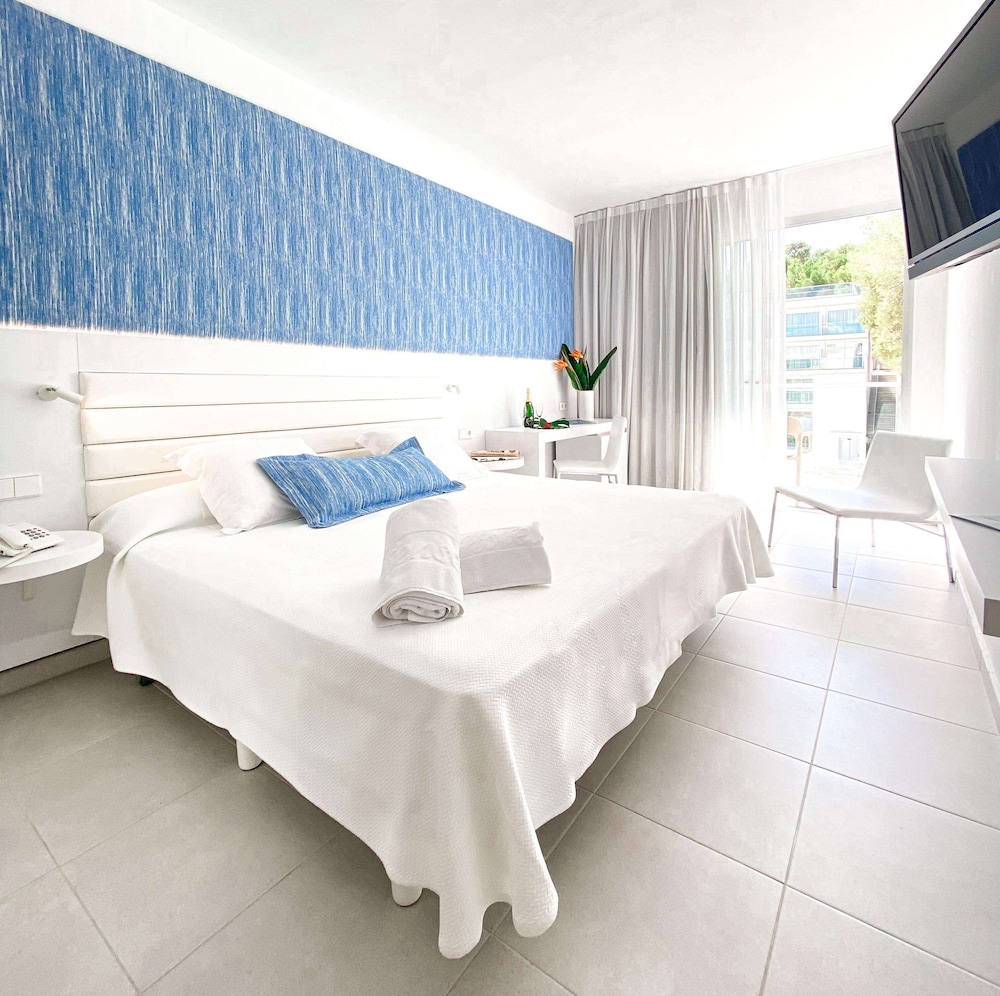 Reverence Life Hotel - Adults Only — Hotel rooms in Santa Ponca, Balearic Islands