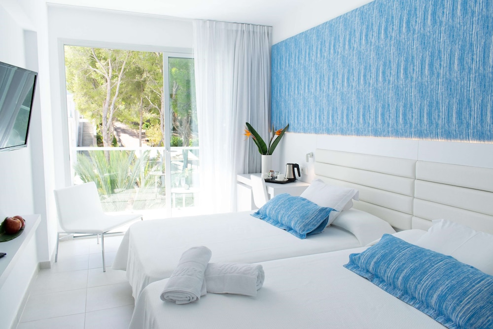 Reverence Life Hotel - Adults Only — Hotel rooms in Santa Ponca, Balearic Islands
