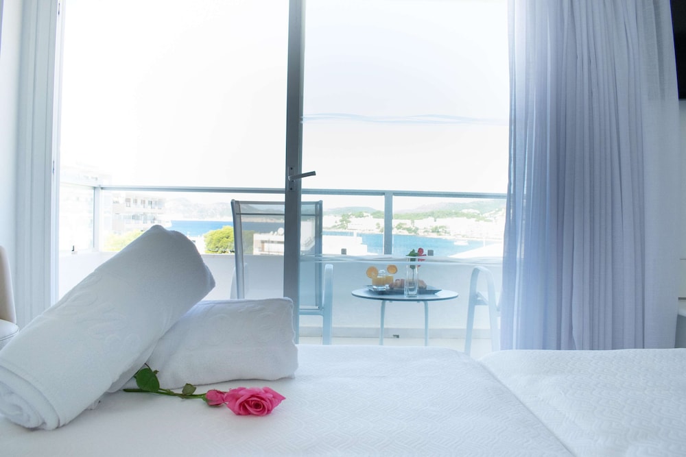 Reverence Life Hotel - Adults Only — Hotel rooms in Santa Ponca, Balearic Islands