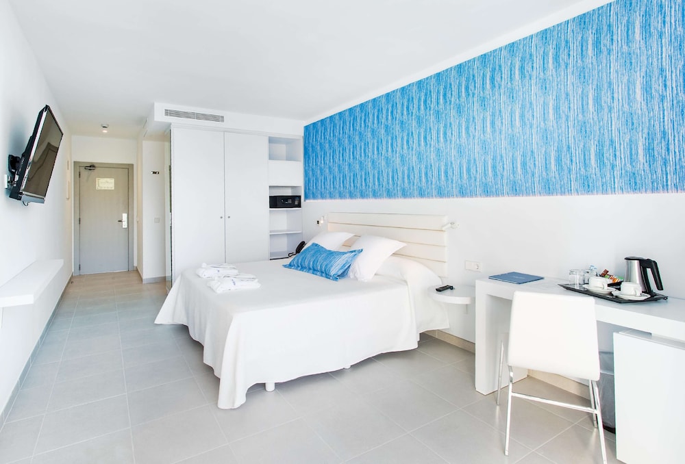 Reverence Life Hotel - Adults Only — Hotel rooms in Santa Ponca, Balearic Islands