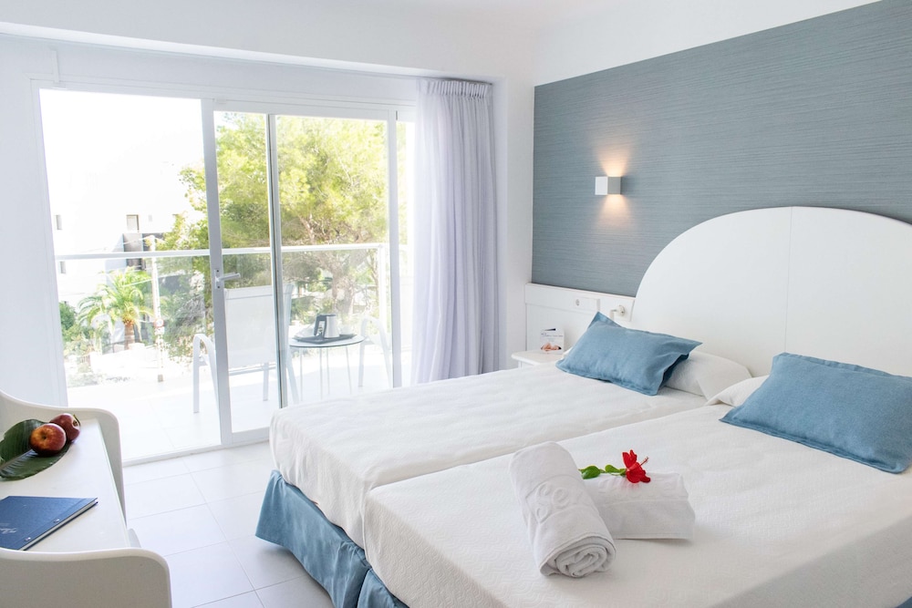 Reverence Life Hotel - Adults Only — Hotel rooms in Santa Ponca, Balearic Islands