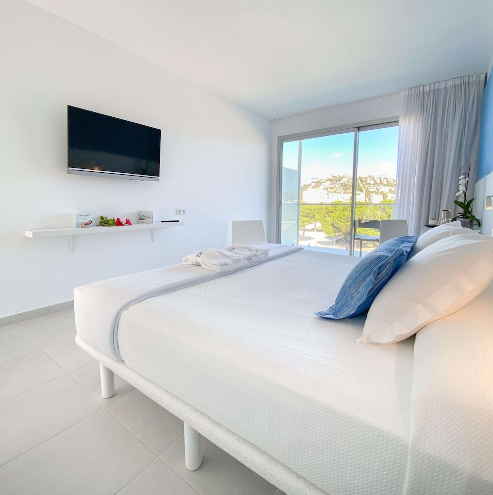 Reverence Life Hotel - Adults Only — Hotel rooms in Santa Ponca, Balearic Islands
