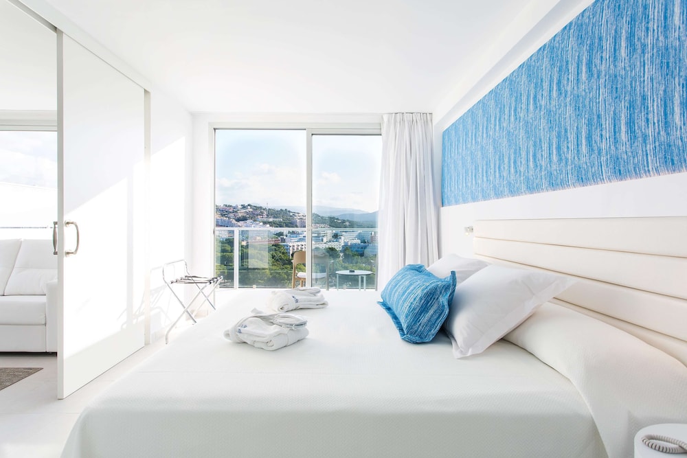 Reverence Life Hotel - Adults Only — Hotel rooms in Santa Ponca, Balearic Islands