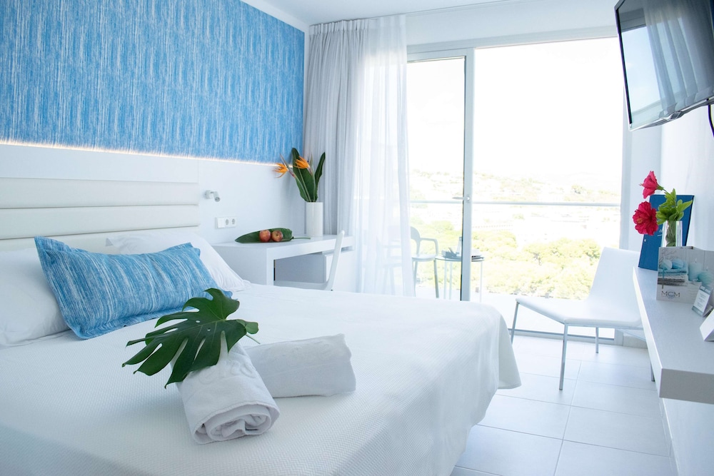 Reverence Life Hotel - Adults Only — Hotel rooms in Santa Ponca, Balearic Islands