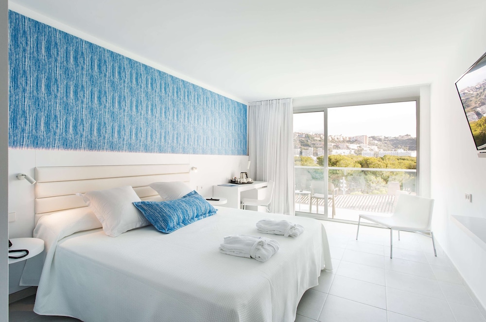 Reverence Life Hotel - Adults Only — Hotel rooms in Santa Ponca, Balearic Islands