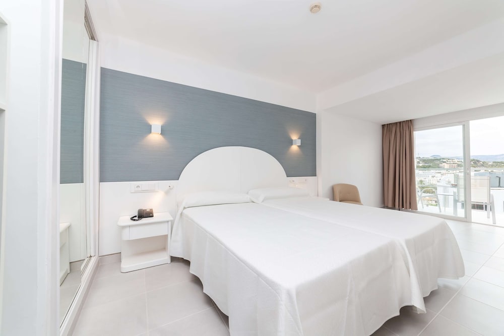 Reverence Life Hotel - Adults Only — Hotel rooms in Santa Ponca, Balearic Islands