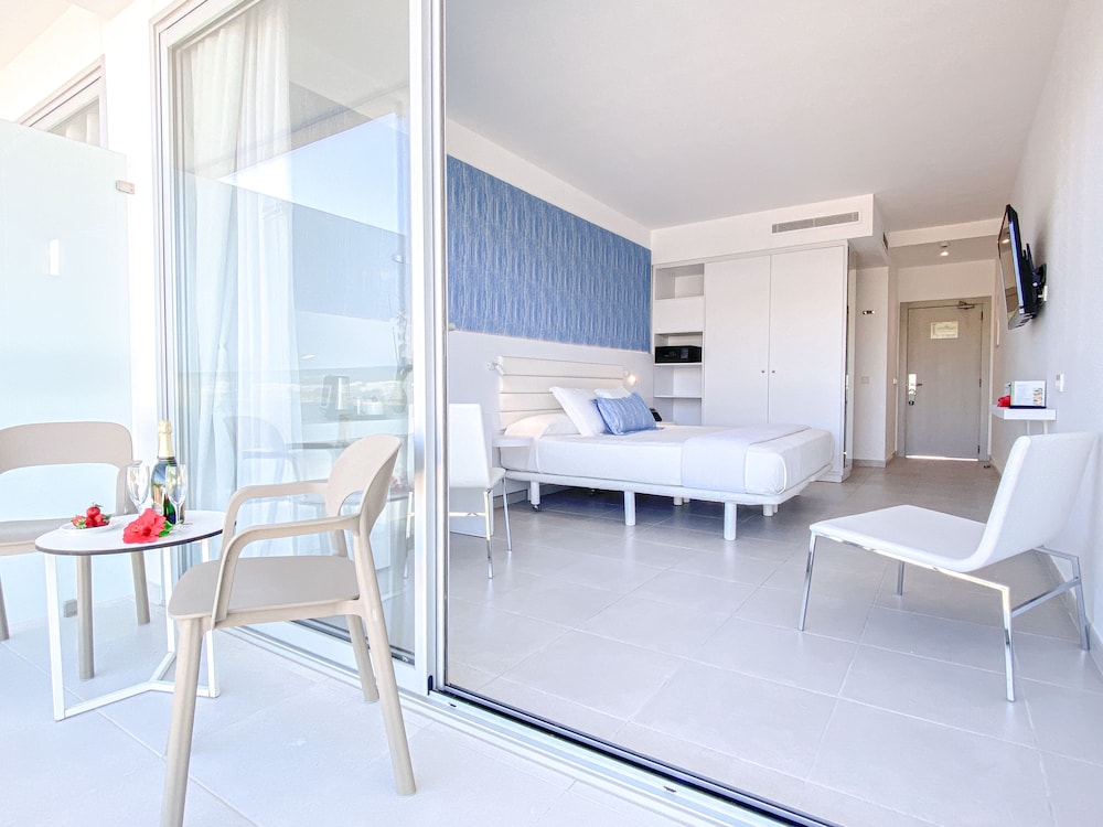 Reverence Life Hotel - Adults Only — Hotel rooms in Santa Ponca, Balearic Islands
