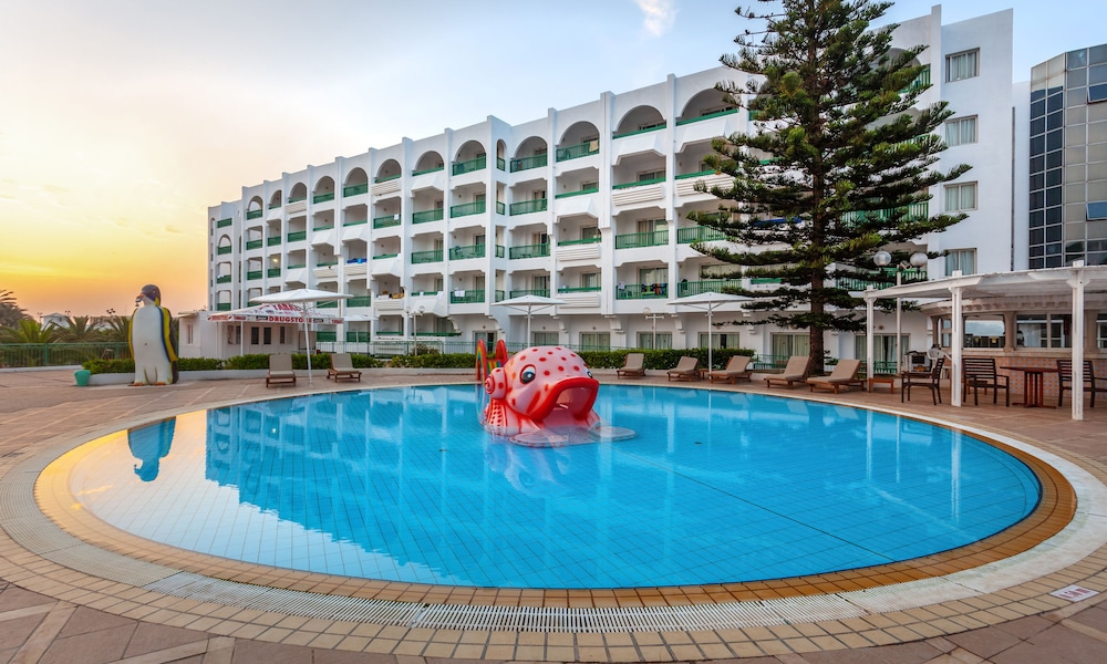 El Mouradi Palace — Pool in Port El Kantaoui
