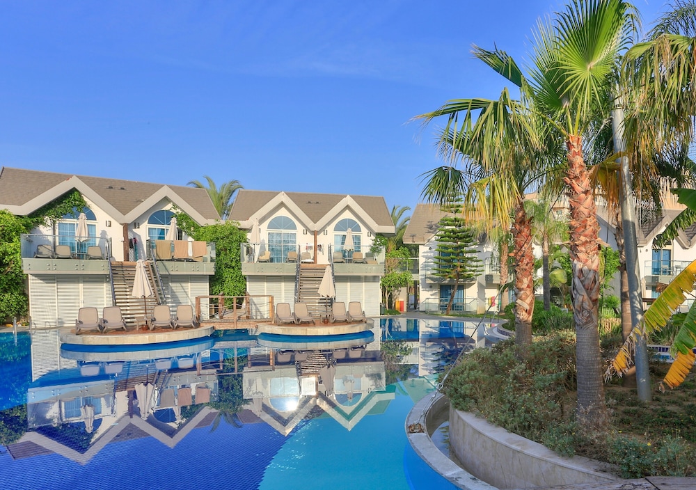 Long Beach Alanya - Ultra All Inclusive — Pool in Alanya
