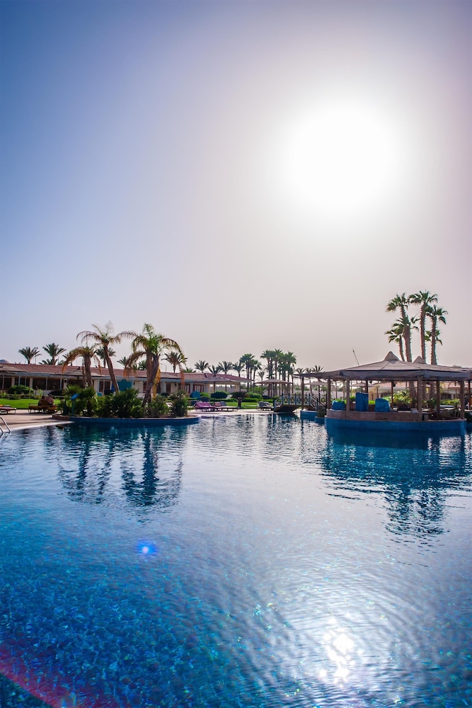 Pickalbatros Golf Beach Resort - All Inclusive — Swimming pool in Sharm El Sheikh, Red Sea