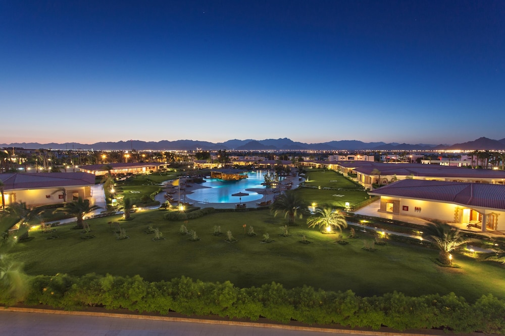 Pickalbatros Golf Beach Resort - All Inclusive — Swimming pool in Sharm El Sheikh, Red Sea