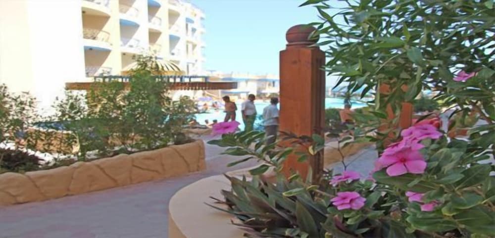 Sphinx Aqua Park Beach Resort - All Inclusive — Swimming pool in Hurghada, Red Sea