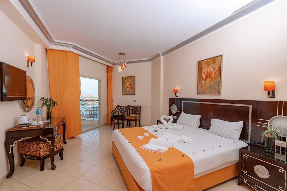 Sphinx Aqua Park Beach Resort - All Inclusive — Hotel rooms in Hurghada, Red Sea