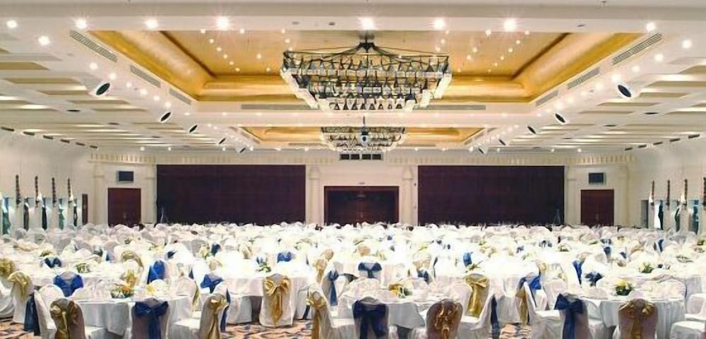 Sphinx Aqua Park Beach Resort - All Inclusive — Hotel building in Hurghada, Red Sea