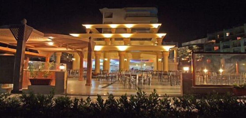 Sphinx Aqua Park Beach Resort - All Inclusive — Restaurant & bars in Hurghada, Red Sea
