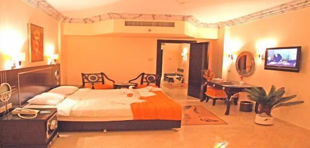 Sphinx Aqua Park Beach Resort - All Inclusive — Hotel rooms in Hurghada, Red Sea