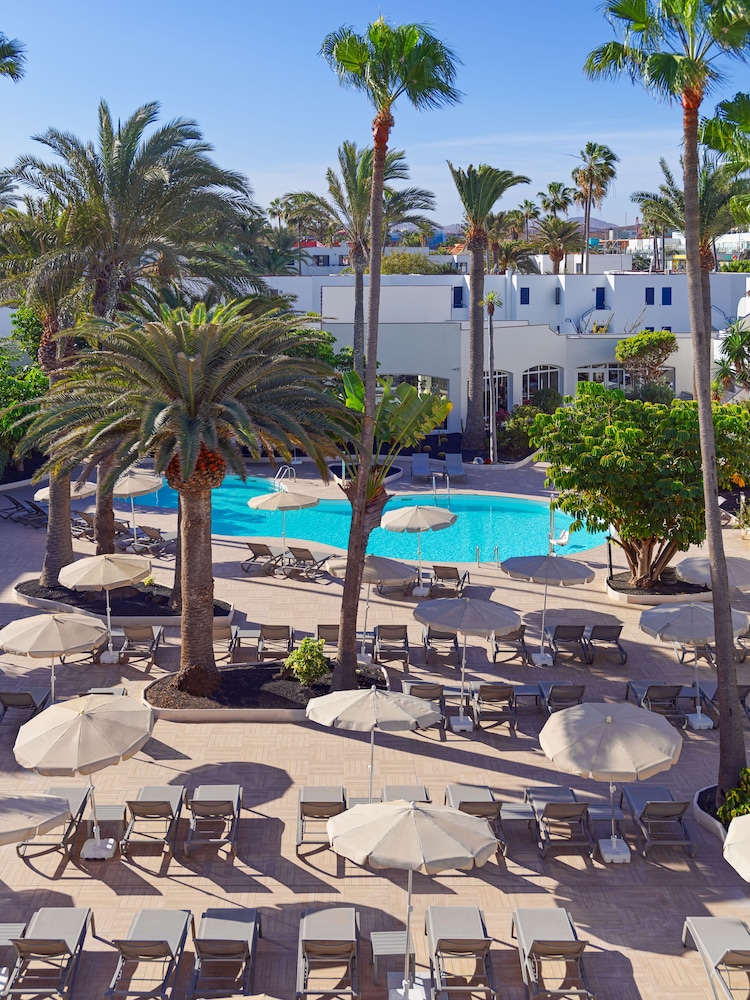 H10 Ocean Dunas - Adults Only — Swimming pool in Corralejo, Canary Islands
